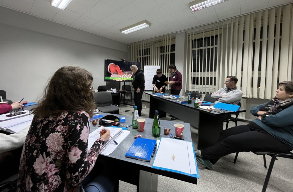 Zdjęcie uczestników warsztatów: Warsztaty budowania odporności psychicznej